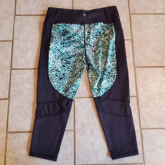 XL Lularoe Fearless Capris - Picture 4 of 5